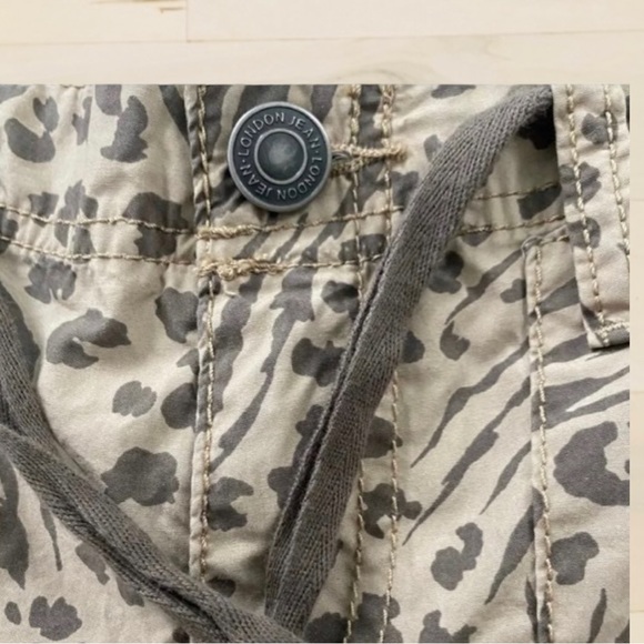 London Jean Cotton Cargo Style Capris 2 - Picture 5 of 16